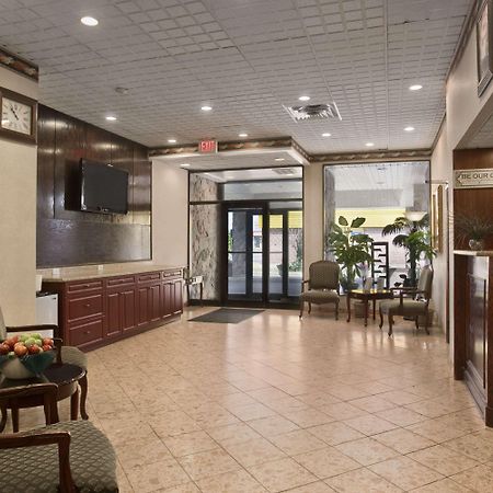 Travelodge By Wyndham Cambridge - Waterloo Экстерьер фото
