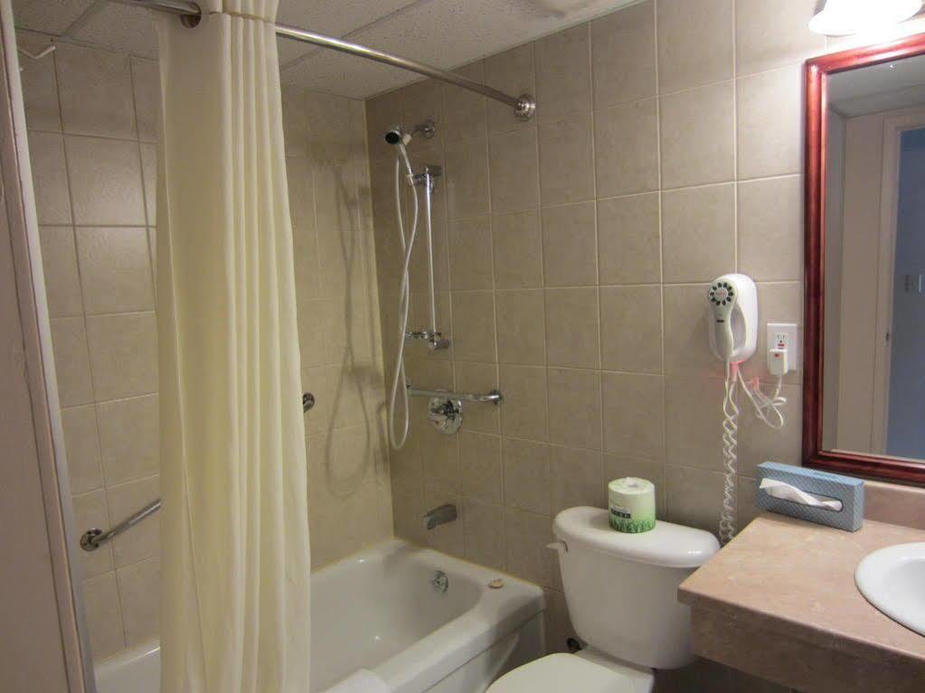 Travelodge By Wyndham Cambridge - Waterloo Экстерьер фото