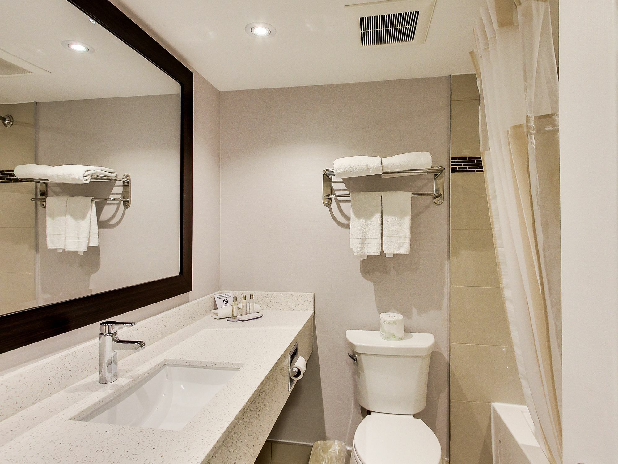 Travelodge By Wyndham Cambridge - Waterloo Экстерьер фото